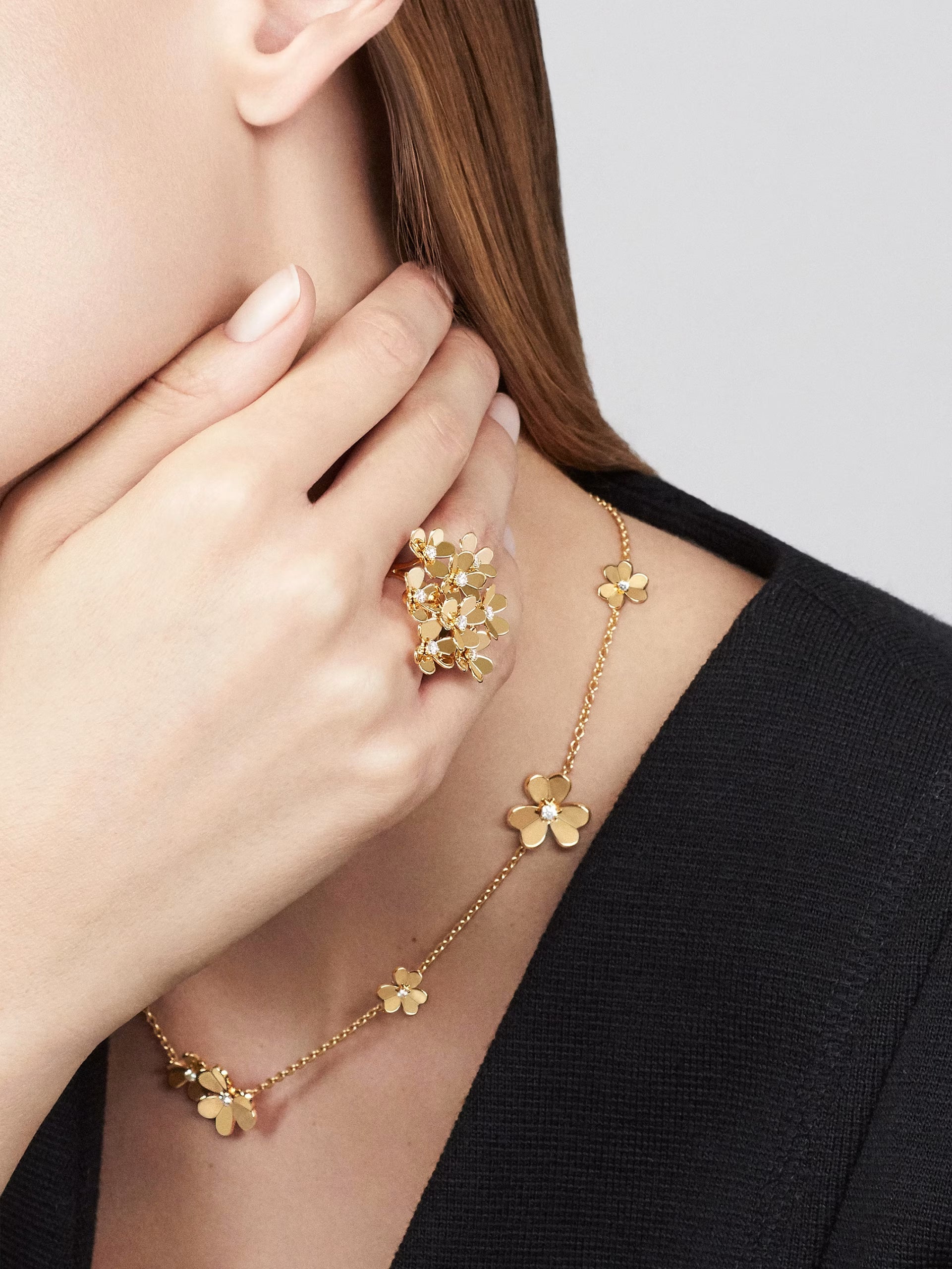 Frivole necklace, 9 flowers