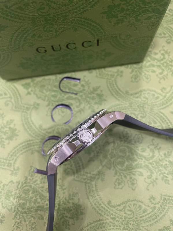 Gucci Dive Black Dial Rubber Strap