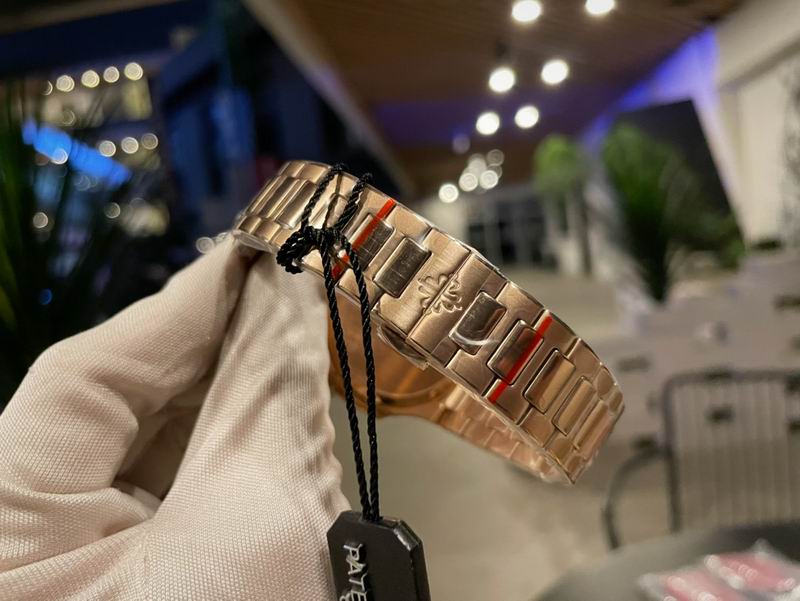 Nautilus ref. 7010R-013 Rose Gold | Patek Philippe