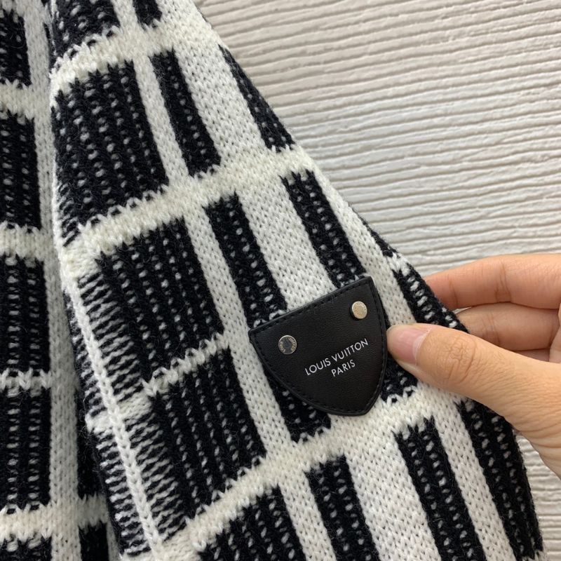 Louis Vuitton High-End Wool Blend Plaid Knitted Cardigan